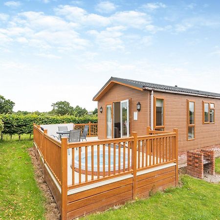 Wigmore Lakes Lodges 칼데스턴 외부 사진